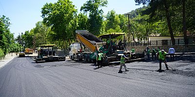 KAHRAMANMARAŞ BÜYÜKŞEHİR, DULKADİROĞLU PINARBAŞI CADDESİ’NDE ASFALT MESAİSİNE BAŞLADI