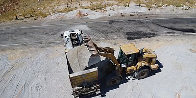 KAHRAMANMARAŞ BÜYÜKŞEHİR, ELBİSTAN KIRSALINDA 10 MAHALLENİN KULLANDIĞI GRUP YOLUNU YENİLİYOR