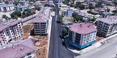 KAHRAMANMARAŞ BÜYÜKŞEHİR, ELBİSTAN KÜMBET CADDESİ’Nİ YENİ GÖRÜNÜMÜNE KAVUŞTURUYOR