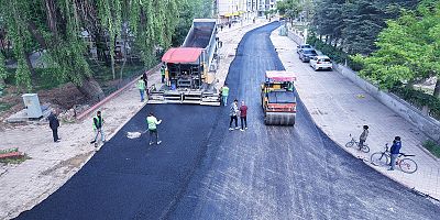 KAHRAMANMARAŞ BÜYÜKŞEHİR, ELBİSTAN PINARBAŞI CADDESİ’NDE ASFALT SERİMİNE BAŞLADI