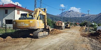 KAHRAMANMARAŞ BÜYÜKŞEHİR, GÖKSUN’DA BİR GRUP YOLUNUN DAHA STANDARDINI ARTIRIYOR