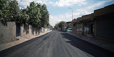 KAHRAMANMARAŞ BÜYÜKŞEHİR’İN ASFALT MESAİSİ SOKAK SOKAK, CADDE CADDE DEVAM EDİYOR