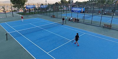KAHRAMANMARAŞ BÜYÜKŞEHİR’İN ÖDÜLLÜ TURNUVASINDA 180 SPORCU ŞAMPİYONLUK İÇİN TER DÖKÜYOR