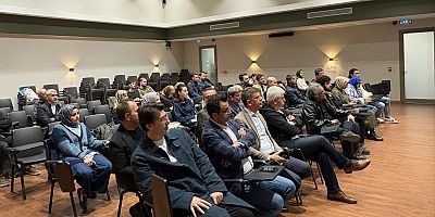 KAHRAMANMARAŞ BÜYÜKŞEHİR’İN YAZARLIK AKADEMİSİNDE “ELEŞTİRİNİN ELEŞTİRİSİ” KONUŞULDU