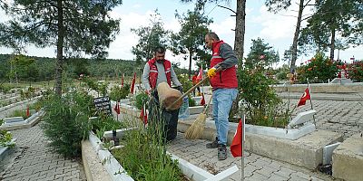 KAHRAMANMARAŞ BÜYÜKŞEHİR, KAPIÇAM MEZARLIĞI’NI BAYRAMA HAZIRLIYOR