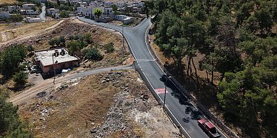 KAHRAMANMARAŞ BÜYÜKŞEHİR, PAZARCIK’IN YOL AĞINI SICAK ASFALTLA İLMEK İLMEK ÖRÜYOR