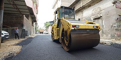 KAHRAMANMARAŞ BÜYÜKŞEHİR, SOKAK SOKAK CADDE CADDE ASFALT ÇALIŞMASINI SÜRDÜRÜYOR