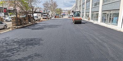 KAHRAMANMARAŞ BÜYÜKŞEHİR, TOPTANCILAR SİTESİNDE ASFALT ÇALIŞMASINI SÜRDÜRÜYOR