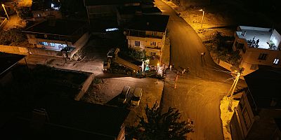 KAHRAMANMARAŞ BÜYÜKŞEHİR, YAHYA KEMAL’DE ASFALT MESAİSİNİ GECE GÜNDÜZ SÜRDÜRÜYOR