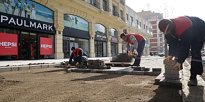 KAHRAMANMARAŞ’IN TRABZON BULVARI’NDA ALTYAPISI TAMAMLANAN KISIMLARDA ÜSTYAPIYA BAŞLANDI