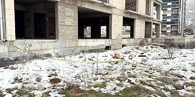 KAHRAMANMARAŞ’TA 18 YAŞINDAKİ GENÇ KIZ İNŞAATTAN ATLAYARAK HAYATINI KAY