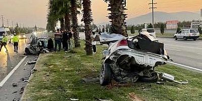 Kahramanmaraş’ta sürücüsü kontrolünü kaybettiği otomobiliyle ağaca çarpması sonucu 2 kişi yaralandı.