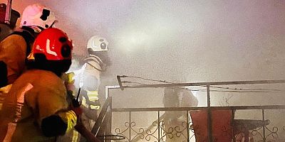 KAHRAMANMARAŞ’TA AHŞAP EVDE ÇIKAN YANGIN GECEYİ GÜNDÜZE ÇEVİRDİ