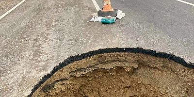 Kahramanmaraş’ta yol üzerinde oluşan obruk
