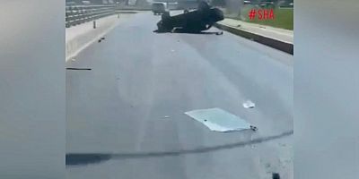 KAHRAMANMARAŞ’TA BARİYERLERE ÇARPAN OTOMOBİL TAKLA ATTI  