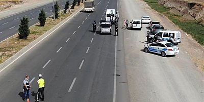 Kahramanmaraş İl Emniyet Müdürlüğü’nden trafik düzeni ve güvenliğinin sağlanması amacıyla drone denetimleri yapılacağı duyuruldu.