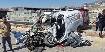Kahramanmaraş’ta hafif ticari araç ile kamyonun çarpışması sonucu yaşanan trafik kazasında 1 kişi öldü.