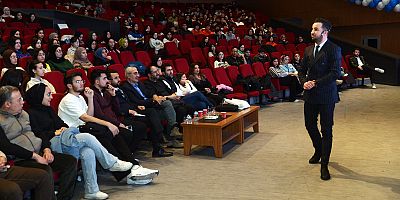 Büyükşehir Belediyesi öncülüğünde ücretsiz olarak düzenlenen ve üniversite hayali kuran gençler için önemli bir fırsat sunan eğitim programında Fizik dersi işlendi.