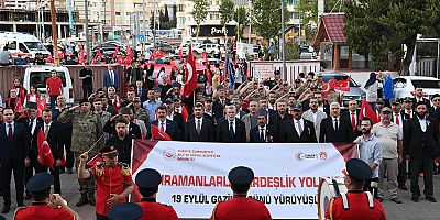 KAHRAMANMARAŞ’TA GAZİLER GÜNÜ KORTEJ YÜRÜYÜŞÜ GERÇEKLEŞTİRİLDİ