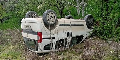 KAHRAMANMARAŞ’TA HAFİF TİCARİ ARAÇ TAKLA ATTI: 1 YARALI
