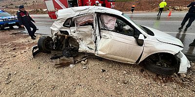 KAHRAMANMARAŞ’TA İKİ OTOMOBİL ÇARPIŞTI: 1 ÖLÜ, 2 YARALI