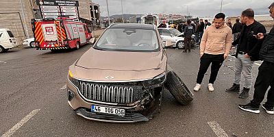 KAHRAMANMARAŞ’TA İKİ OTOMOBİL ÇARPIŞTI: 1 YARALI