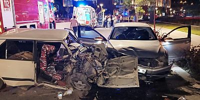 Kahramanmaraş’ta iki otomobilin çarpışması sonucu yaşanan trafik kazasında 3 kişi yaralandı.