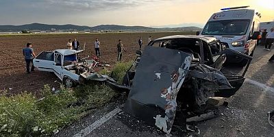 Kahramanmaraş’ın Dulkadiroğlu ilçesinde iki otomobilin çarpışması sonucu yaşanan trafik 6 kişi yaralandı.