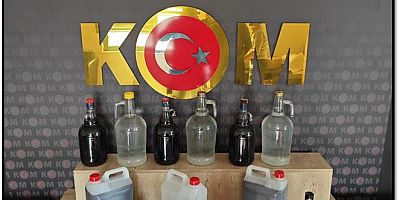 Kahramanmaraş’ta polis ekipleri iş yerinde kaçak alkol üretimi yaptığı tespit edilen bir kişiyi gözaltına aldı.