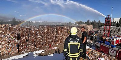 Kahramanmaraş’ta kağıt fabrikasında çıkan yangın maddi hasara neden oldu.