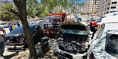 KAHRAMANMARAŞ’TA KAMYONET ARAÇLARI BİÇTİ