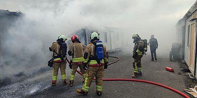 KAHRAMANMARAŞ’TA KONTEYNER YANGINI KORKUTTU