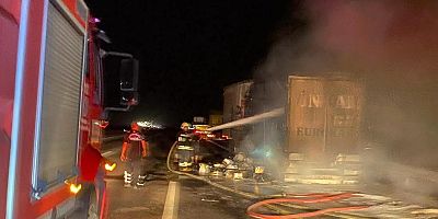 KAHRAMANMARAŞ’TA MADENİ YAĞ YÜKLÜ TIR YANGINDA DEMİR YIĞININA DÖNDÜ