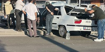 KAHRAMANMARAŞ’TA OTOMOBİL AYDINLATMA DİREĞİNE ÇARPTI: 3 YARALI
