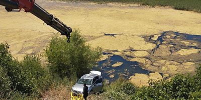 KAHRAMANMARAŞ’TA OTOMOBİL GÖL’E DÜŞTÜ