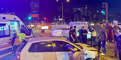 KAHRAMANMARAŞ’TA OTOMOBİL İLE KAMYONET ÇARPIŞTI: 1 YARALI