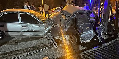 -KAHRAMANMARAŞ’TA OTOMOBİL PARAMPARÇA OLDU