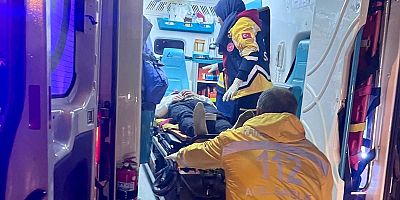 Kahramanmaraş’ta sürücüsü kontrolünü kaybettiği otomobiliyle refüje çarpması sonucu 3 kişi yaralandı.