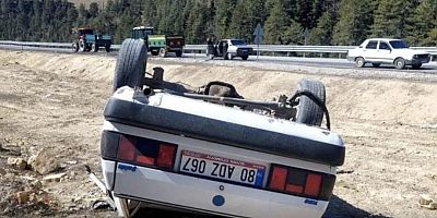 KAHRAMANMARAŞ’TA OTOMOBİL TAKLA ATTI: 1 KİŞİ YARALANDI