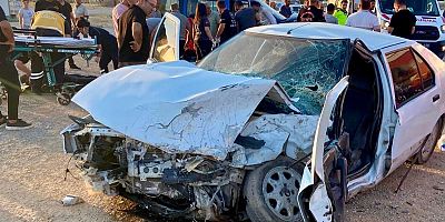 Kahramanmaraş’ın Elbistan ilçesinde otomobil ile panelvan tipi aracın kafa kafaya çarpışması sonucu 3 kişi yaralandı.
