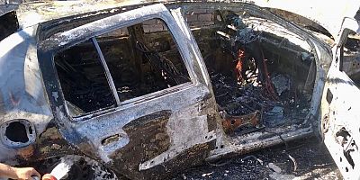 KAHRAMANMARAŞ’TA PARK HALİNDEKİ OTOMOBİL DEMİR YIĞININA DÖNDÜ