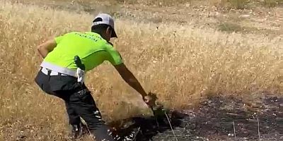 yol kenarındaki örtü yangınını fark etmesi olası yangın faciasını önledi.