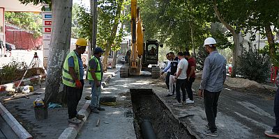 KAHRAMANMARAŞ’TA ŞEHİR MERKEZİNİN YENİ ŞEBEKE HATLARININ İMALATI SÜRÜYOR