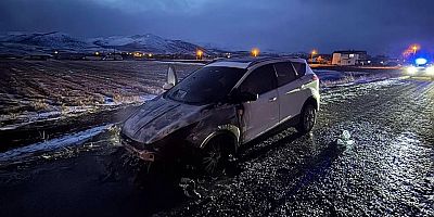 Kahramanmaraş’ta seyir halindeyken alev alan araç kullanılamaz hale geldi.