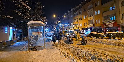 KAHRAMANMARAŞ’TA SON YILLARIN EN SERT KIŞI YAŞANIYOR; BÜYÜKŞEHİR TÜM İMKANLARIYLA SAHADA