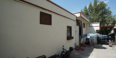 KAHRAMANMARAŞ’TA TARİHİ KATİPHAN SOKAĞI’NDA DÖNÜŞÜM SÜRÜYOR