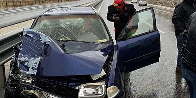 - Kahramanmaraş’ta hafif ticari araç ile otomobilin çarpışması sonucu 2’si ağır olmak üzere 4 kişi yaralandı.