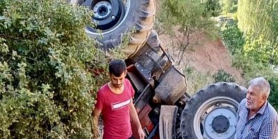 -KAHRAMANMARAŞ’TA TRAKTÖR UÇURUMA YUVARLANDI: 1 ÖLÜ 2 YARALI