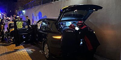 KAHRAMANMARAŞ’TA VİTESLERİ KARIŞTIRDI 3 METRE YÜKSEKLİKTEN AŞAĞI DÜŞTÜ