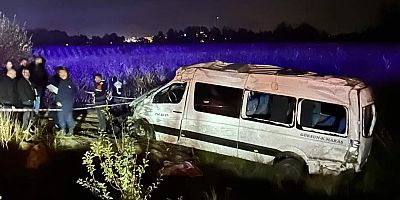 -KAHRAMANMARAŞ’TA YOLCU MİNİBÜSÜ ŞARAMPOLE YUVARLANDI: 1 ÖLÜ 10 YARALI